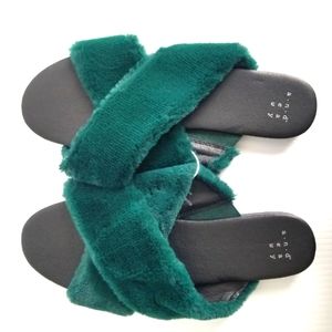 A New Day Frannie Faux Fur Crisscross Slides Green 8.5 NWOT